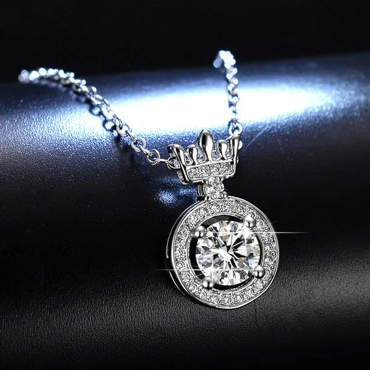 OLAN  Fashion Jewelry High Quality 1carat Round Cut Moissanite Crown Pendant 925 Sterling Silver Necklaces for Women