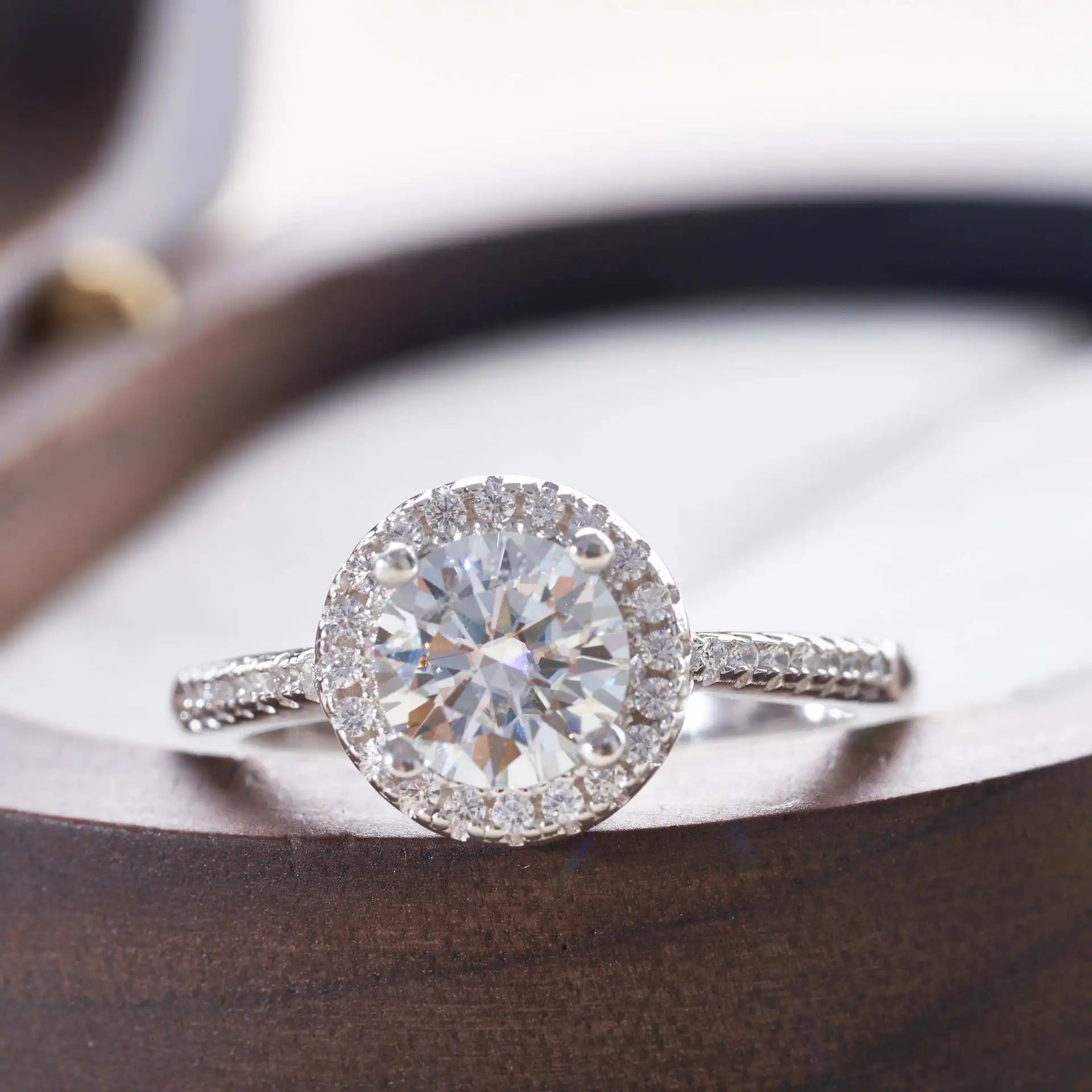 JoyceJelly Women's 925 Sterling Silver Ring 1ct Real Moissanite Rings Round Shaped D color Luxury Wedding Jewelry GRA Certified